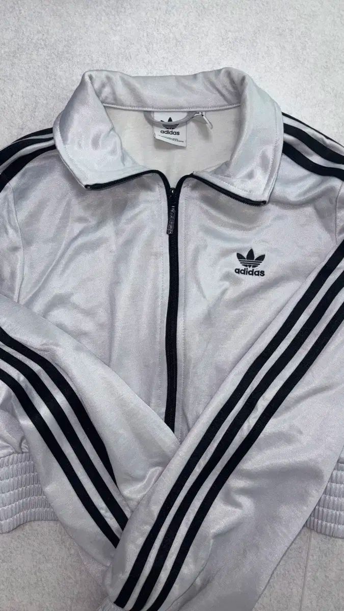 アディダス オリジナルス ファイヤーバード トラックジャージ シルバー