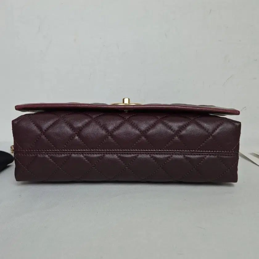 CHANEL シャネル カーフスキン ミディアム クロスバック バーガンディ DECORATOM_COM_BR