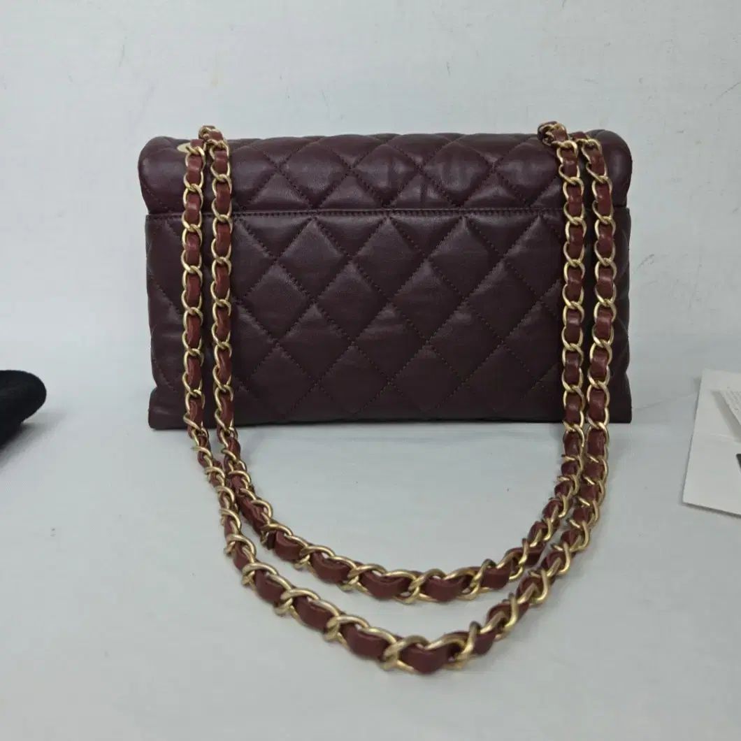 CHANEL シャネル カーフスキン ミディアム クロスバック バーガンディ