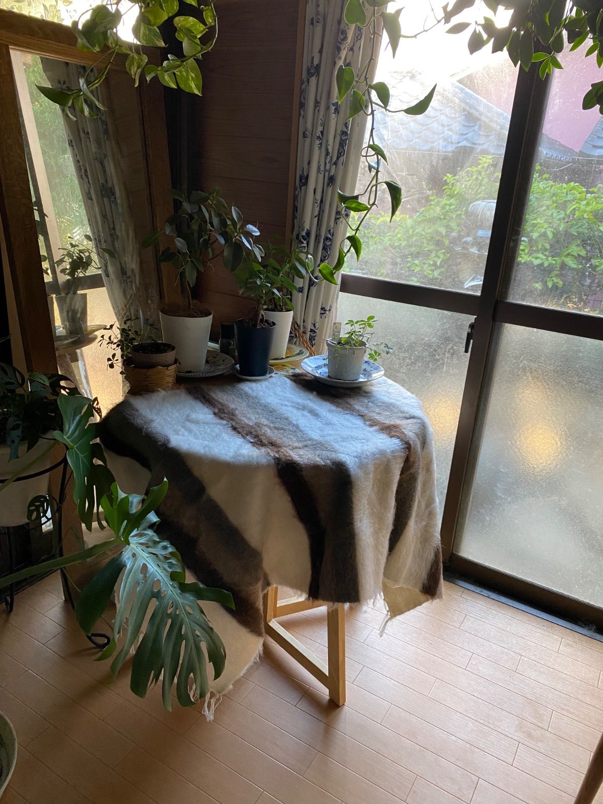 トルコ発現地より卸売販売シイルトバッタニイェ アンゴラヤギのモヘアで織り機で織られた毛布 淡い色合い4色楽しめる超絶便利なエコな織物 シイルトバッタニイェなら25年販売実績のある当店で 良いものをリーズナブルに オリジナルサイズ一点のみ