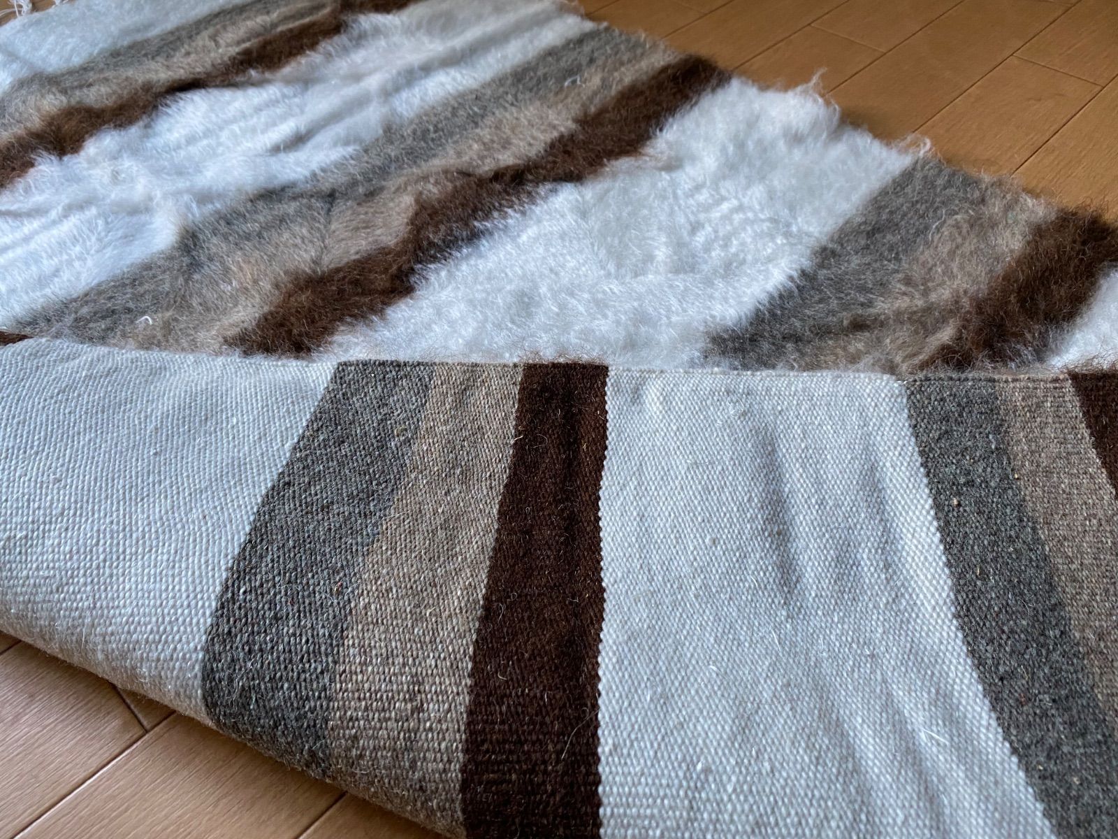 アンゴラヤギのモヘアで織り機で織られた毛布 淡い色合い4色楽しめる超絶便利なエコな織物