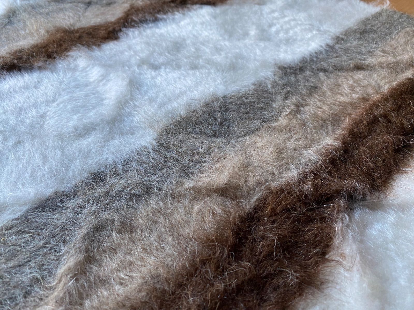 アンゴラヤギのモヘアで織り機で織られた毛布 淡い色合い4色楽しめる超絶便利なエコな織物