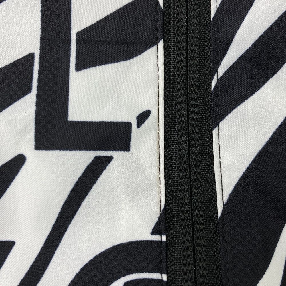 240101537638 ゴルフウェア