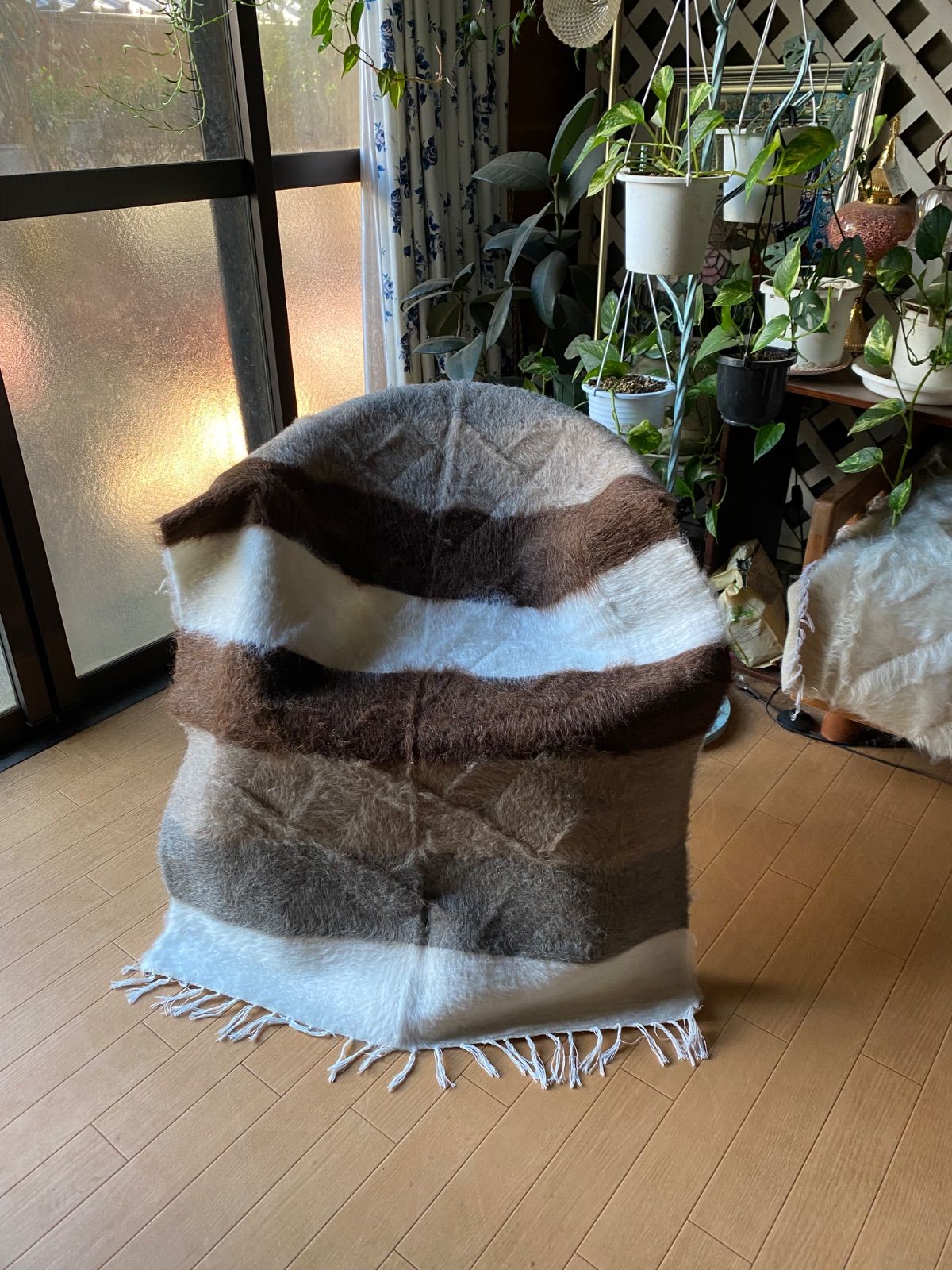 トルコのシイルトバッタニイェ ♥品アンゴラヤギのモヘアで織られた遊牧民の知恵 優しい色合いこちら一枚のみ 大きめ膝掛けサイズ80×125玄関やソファやベッドの前に 車やキャンプにもとても便利 一枚あると四季を通じて重宝です 是非是非おすすめ