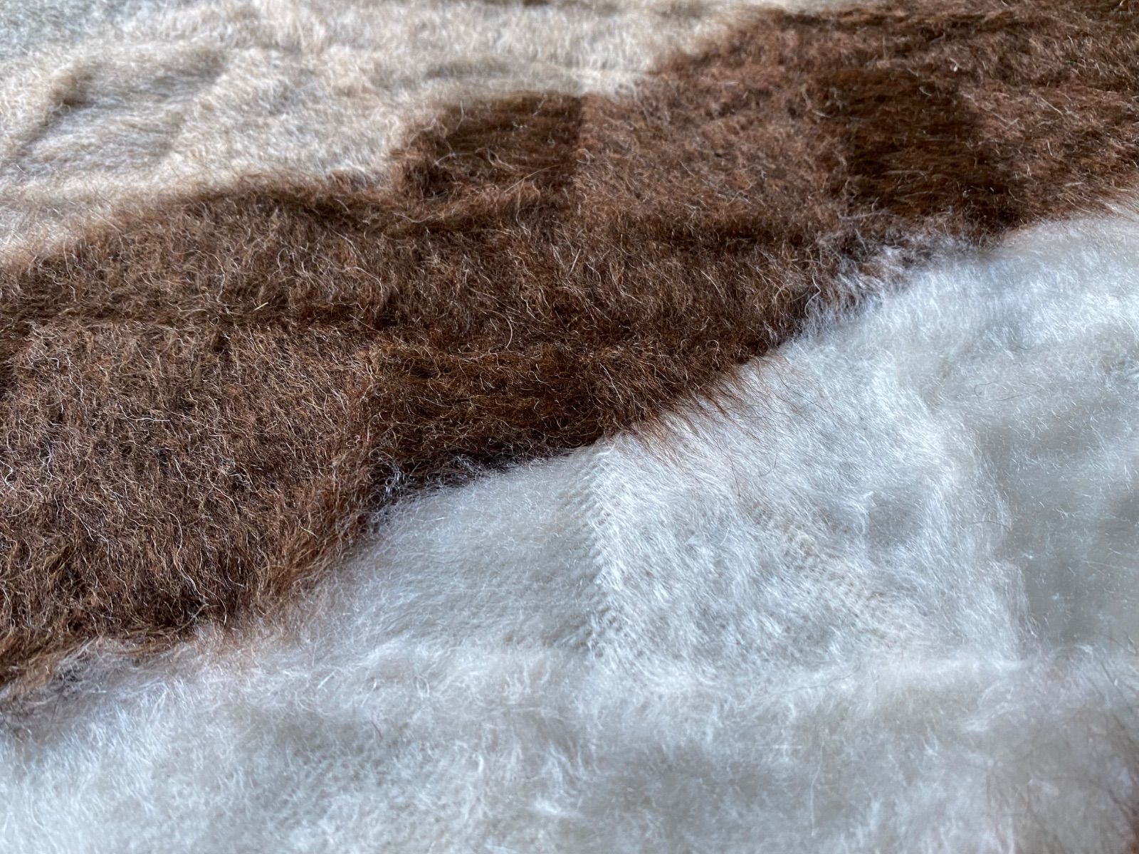 アンゴラヤギのモヘアで織られた遊牧民の知恵 優しい色合いこちら一枚のみ