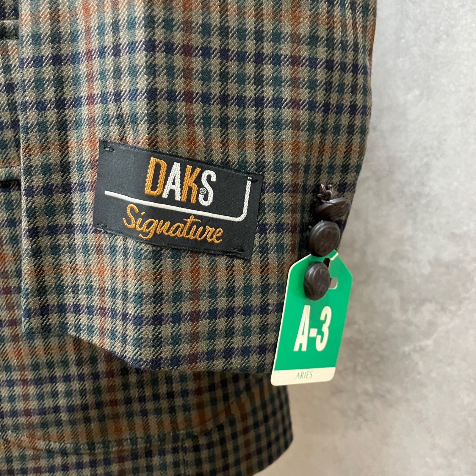 美品　DAKS　テーラードジャケット　ハンティング　チェック　木ボタン 美品 DAKS テーラードジャケット ハンティング チェック 木ボタン