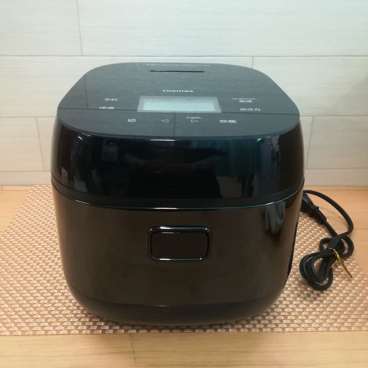 1回使用 TOSHIBA IHジャー炊飯器 1.0 L RC-10 BHW K ブラック 25年製 3379
