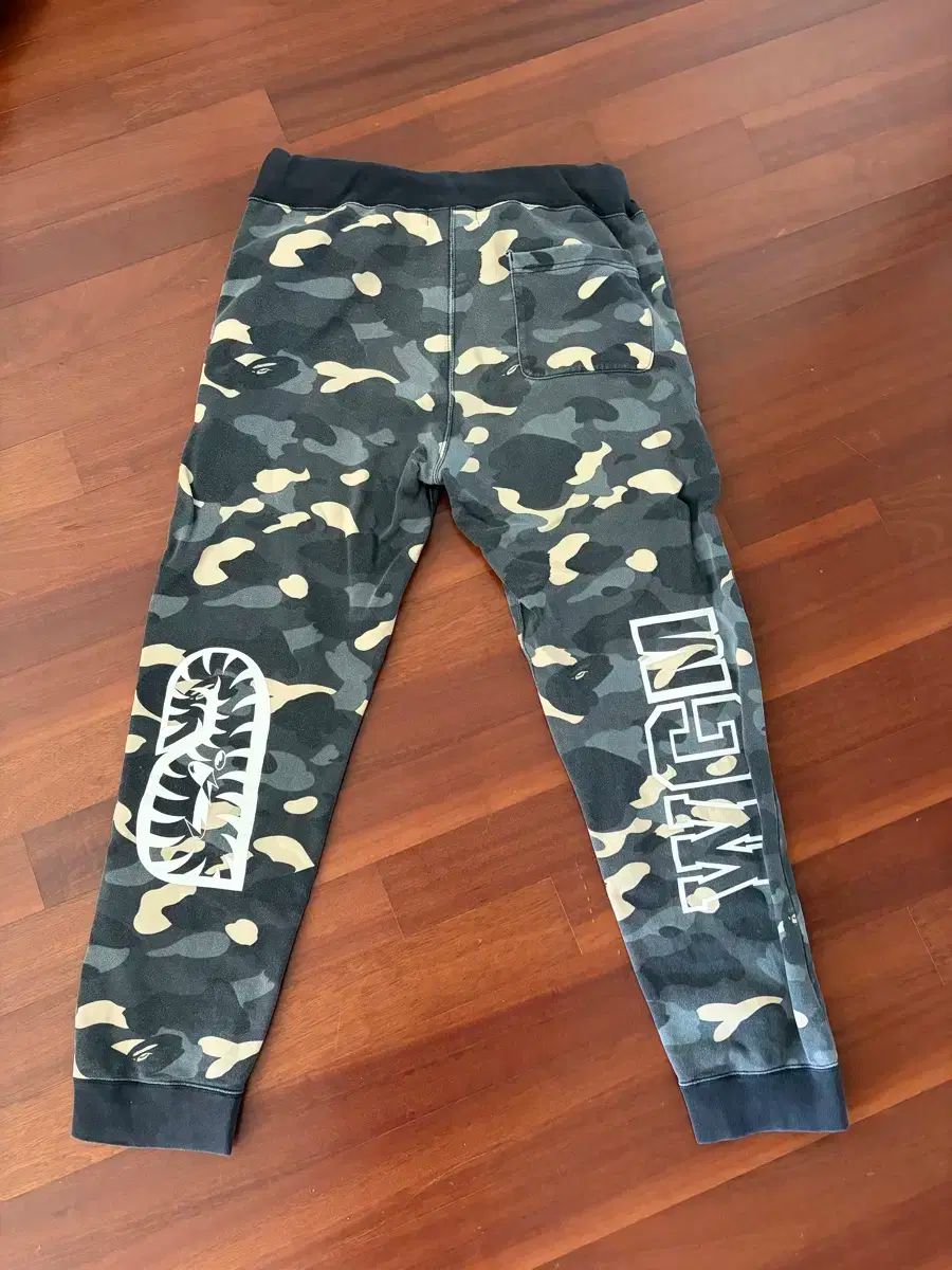 BAPE ベイプ シャーク カモフラージュ 夜光 ジョガー L