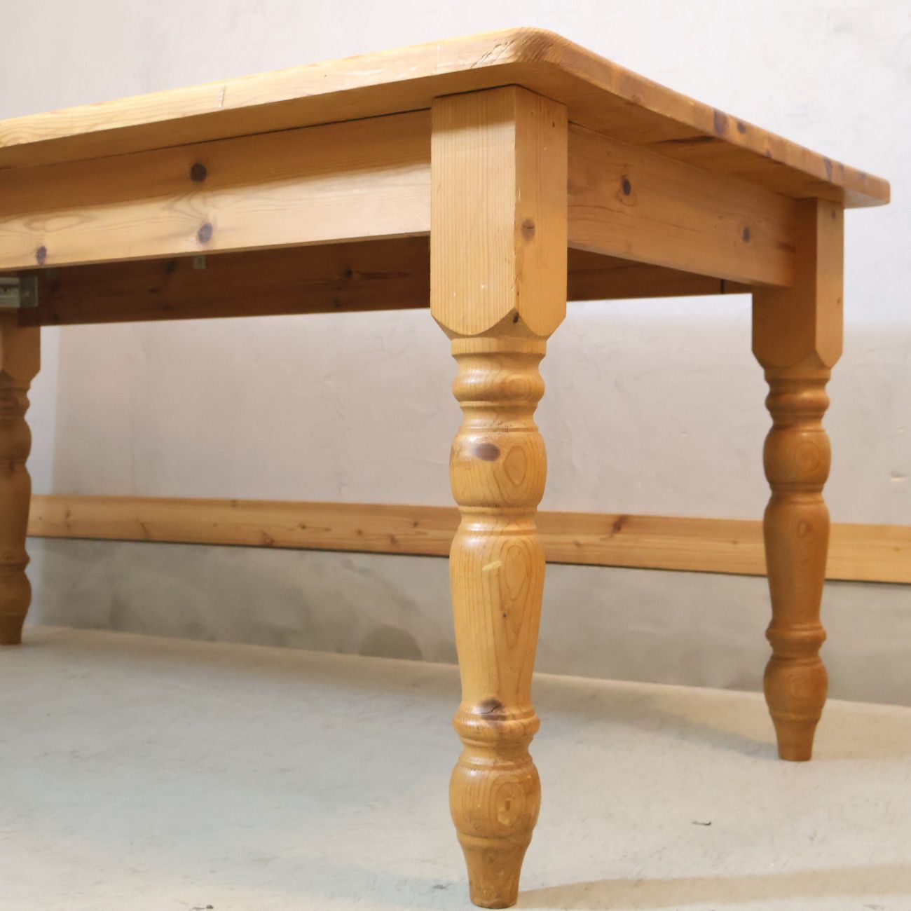 パイン無垢材 ダイニングテーブル