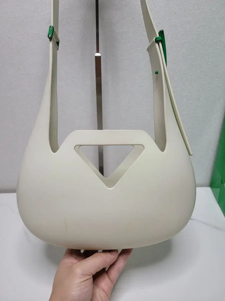 モールディング ショルダーバッグ