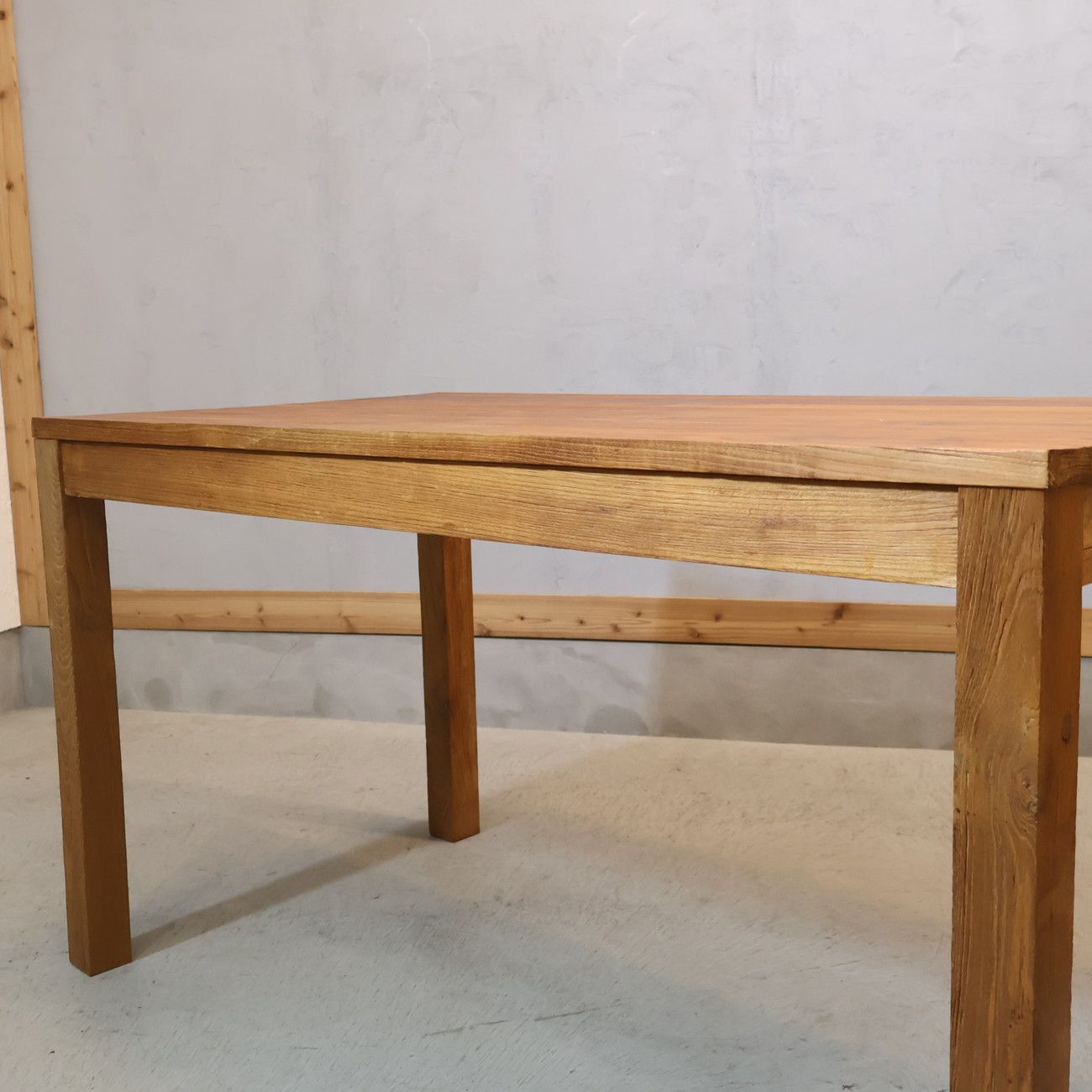 ダイニングテーブル