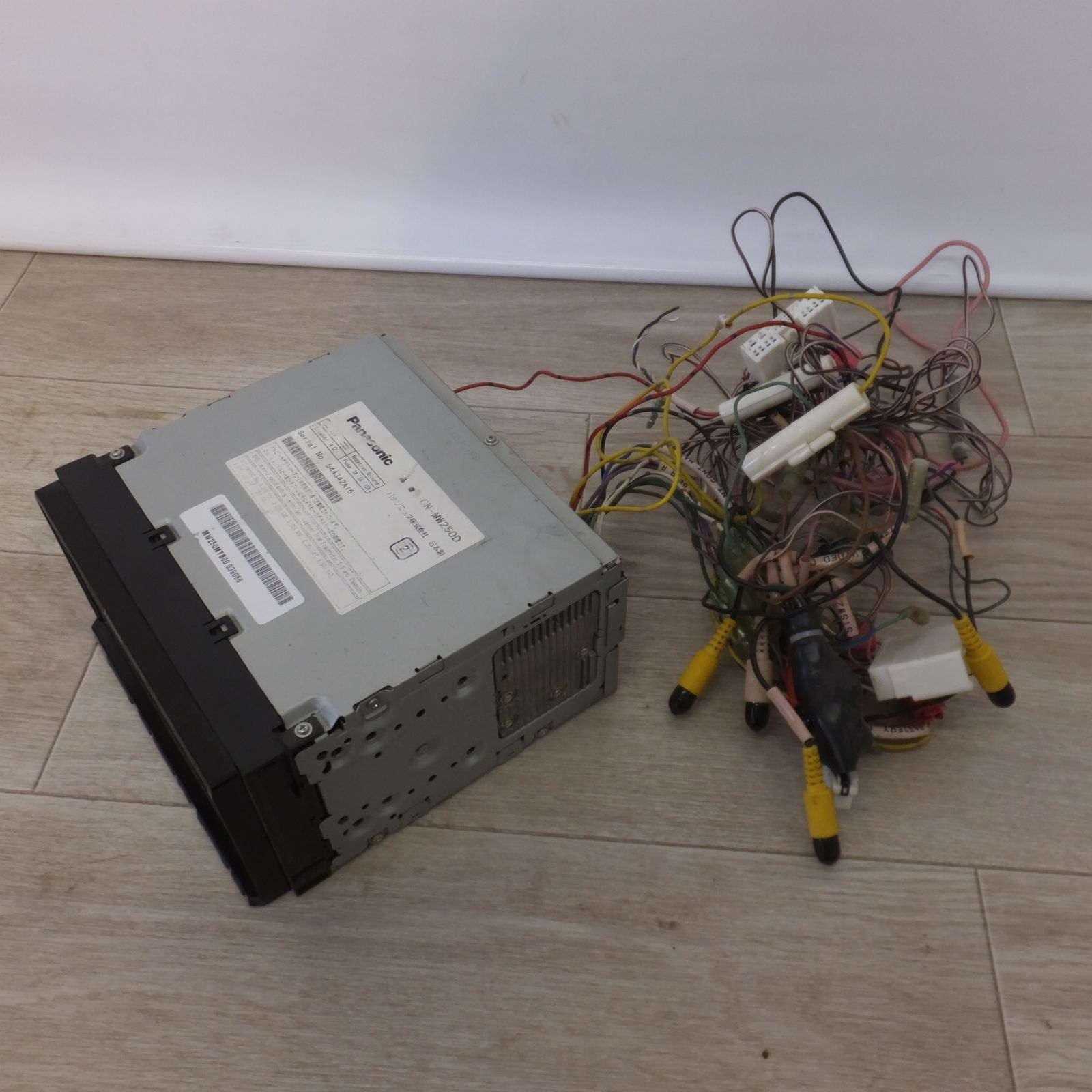 絶対大特恵！ 送料無料 パナソニック Panasonic SDカーナビステーション ストラーダ Strada CN-MW250D 2 高品質保証！