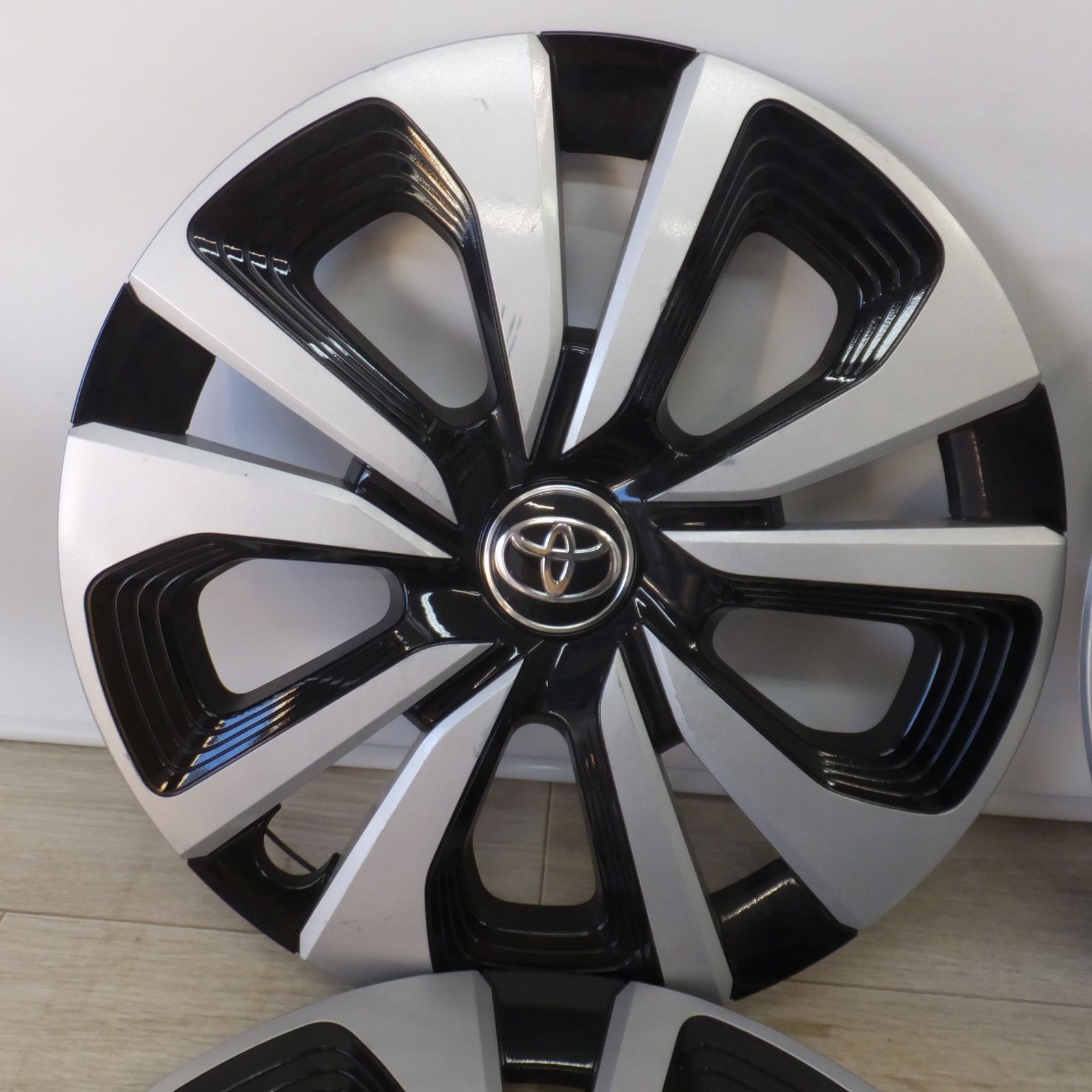 送料無料 トヨタ TOYOTA 純正 プリウス 50系 後期 PHV ホイールカバー 15インチ 4枚