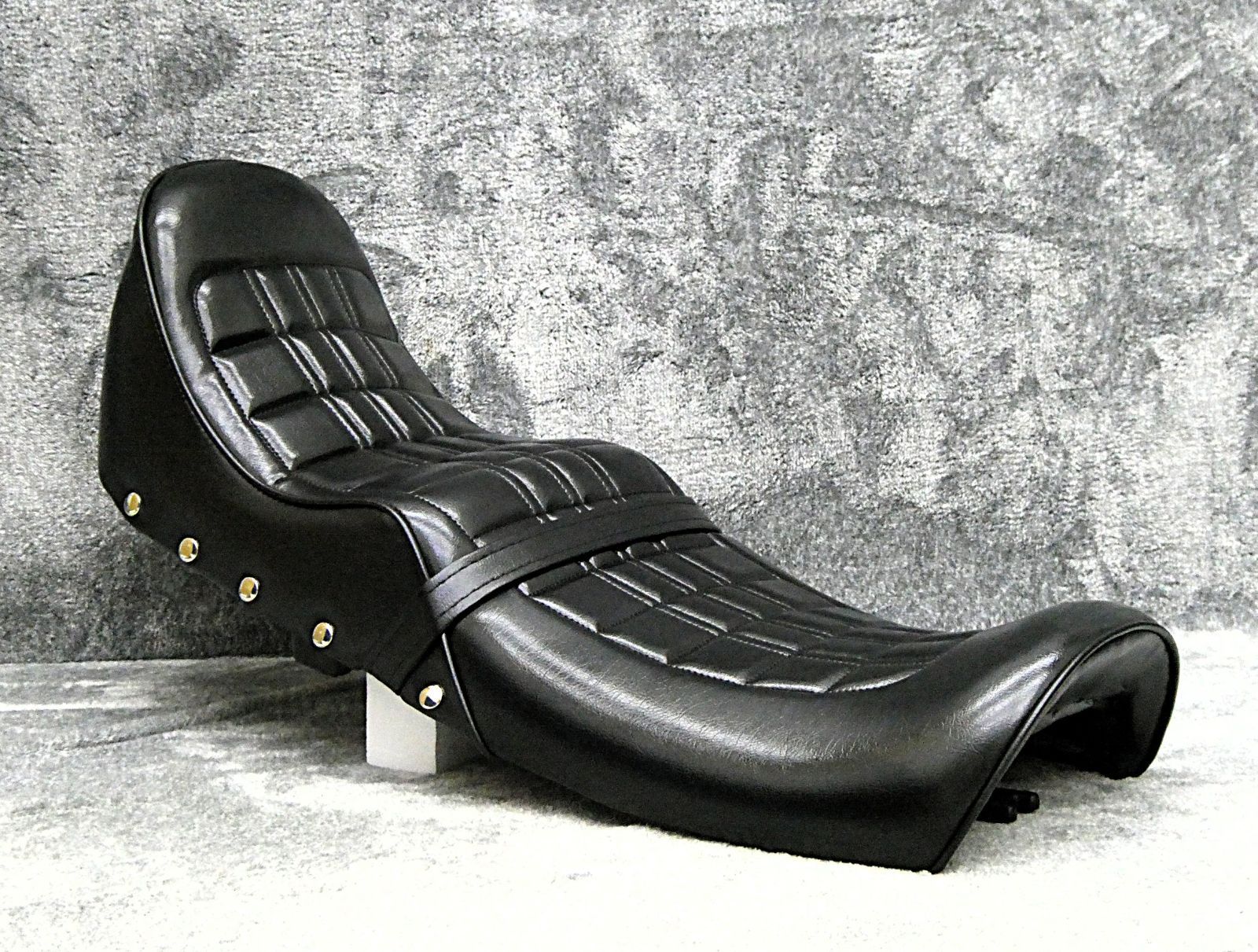 Honda NC42 NC39 ちょび3段　シート　中古 CB400SF NC39 NC42 全年式共用 チョビ三段シート 黒エナメル 金