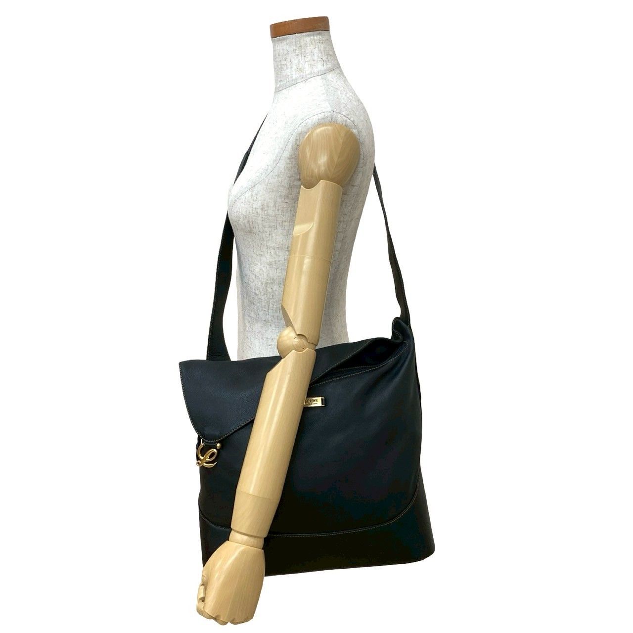 袋 ポーチ付き LOEWE ロエベ ヴィンテージ アントン アナグラム ロゴ 刻印 レザー 本革 ショルダーバッグ ブラック 09844