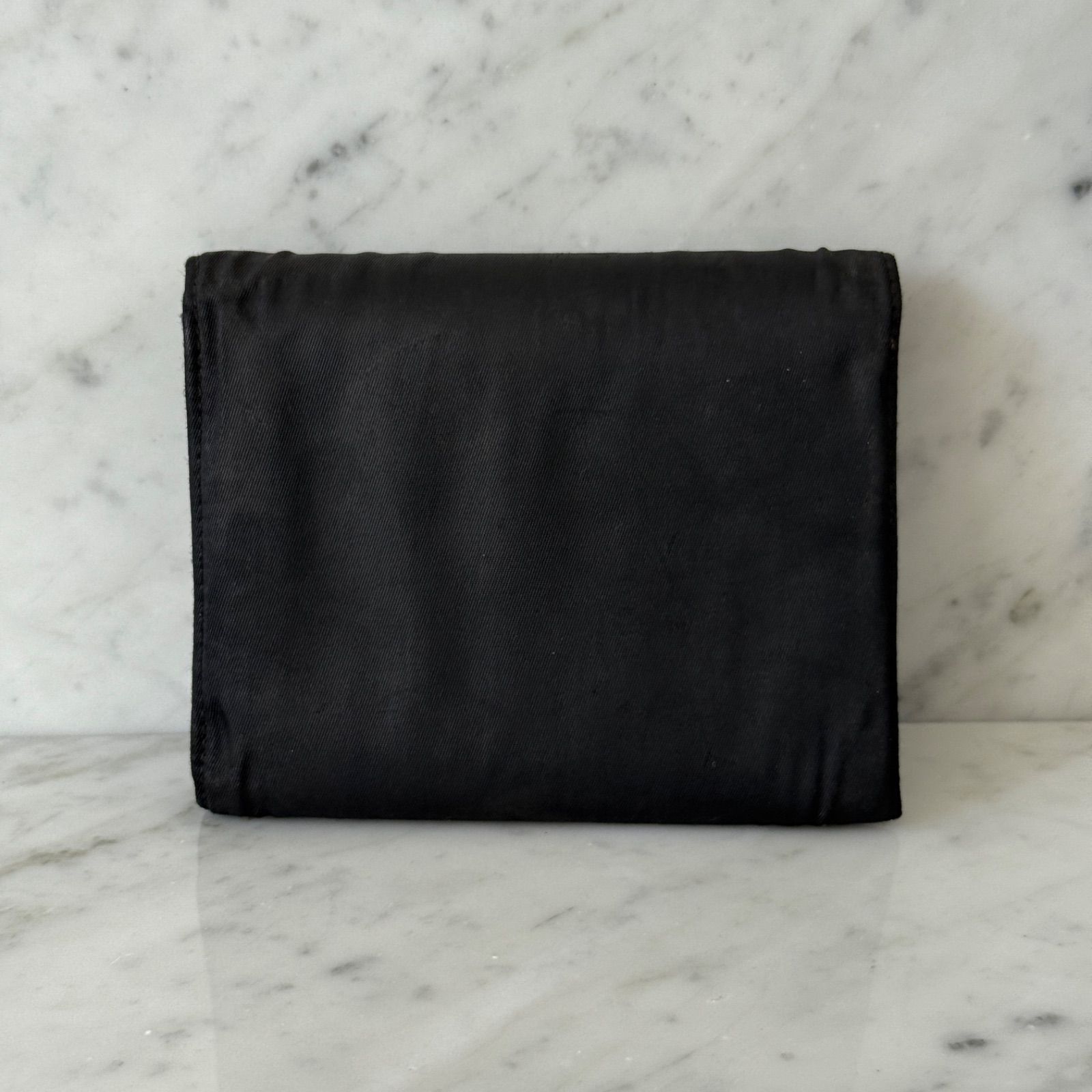 【PRADA／プラダ】ナイロン×レザー 三つ折り財布 ブラック トライアングル PRADA プラダ 三つ折財布 ナイロン ブラック 黒 トライアングル レザー