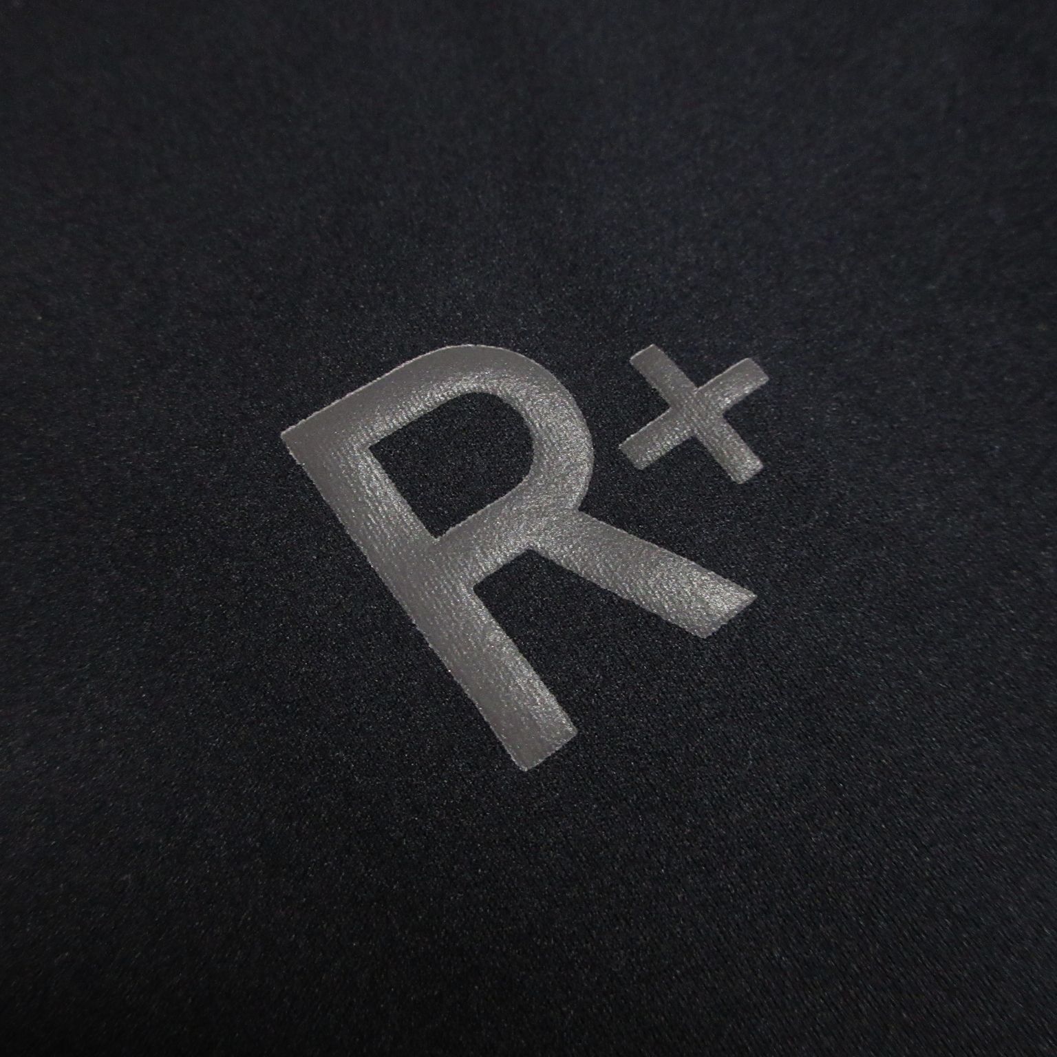 アールプラス デュアルフーディ