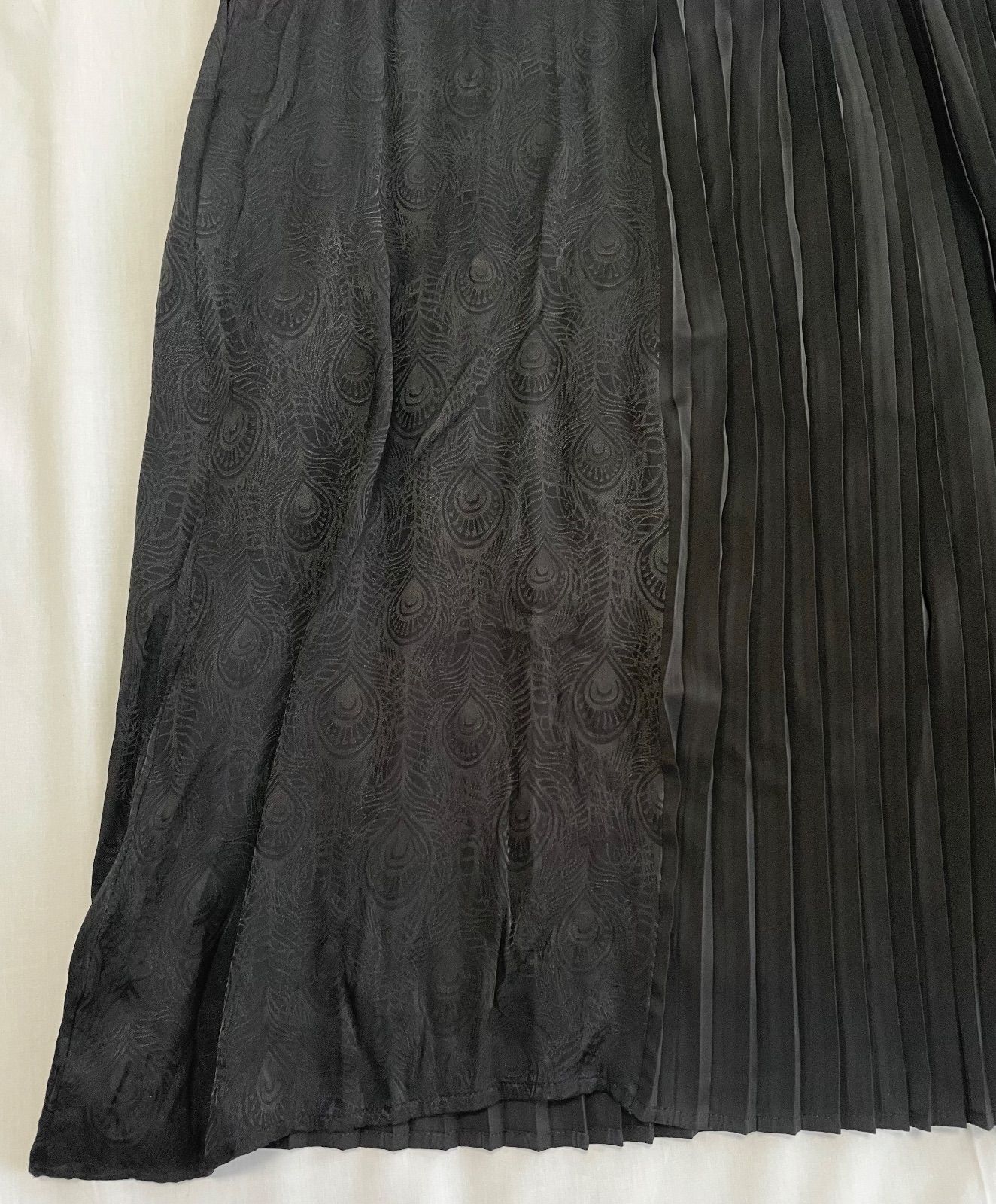 ピーコック柄ランダムプリーツワンピース ロングワンピース