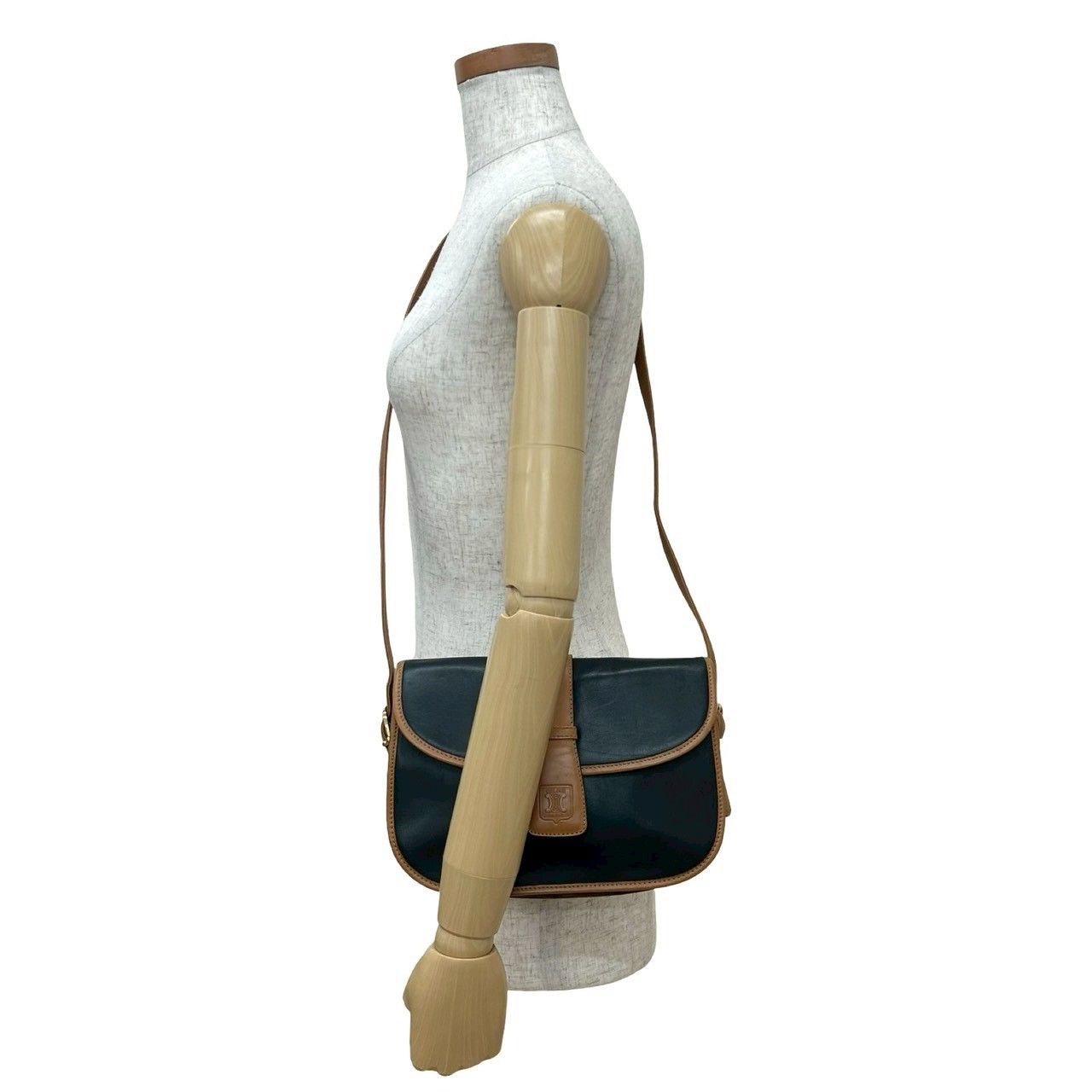 CELINE セリーヌ ヴィンテージ トリオンフ ロゴ エンボス レザー 本革 ショルダーバッグ ポシェット ブラック ブラウン 79849