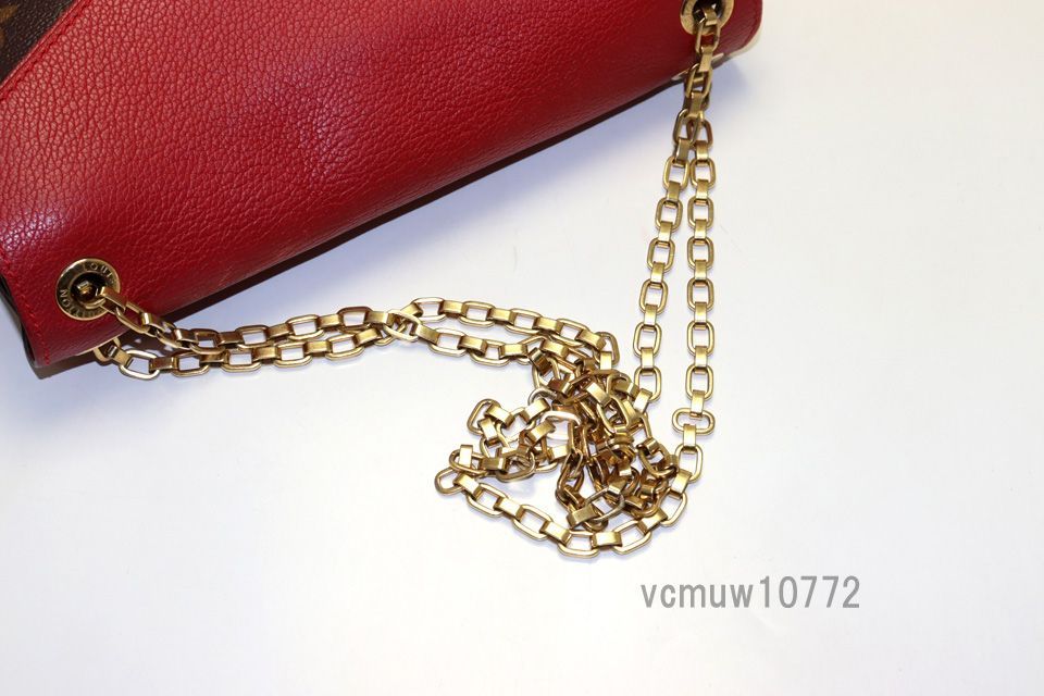 レザー チェーンショルダーバッグ