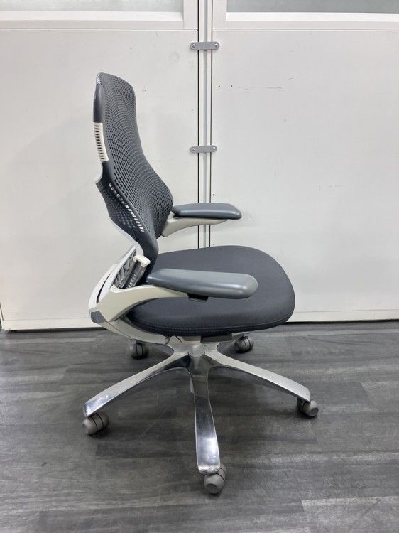 可動肘付ジェネレーションチェア グレー