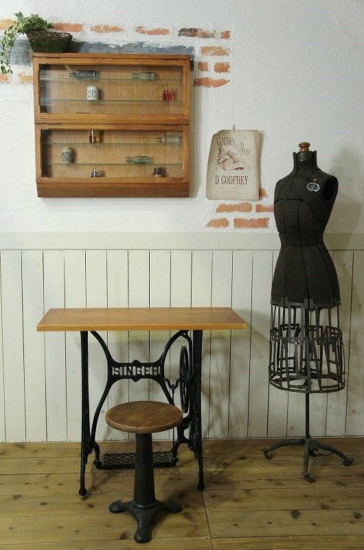 アンティーク調 壁掛けガラス棚 飾り棚 ショーケース she-022-TEA