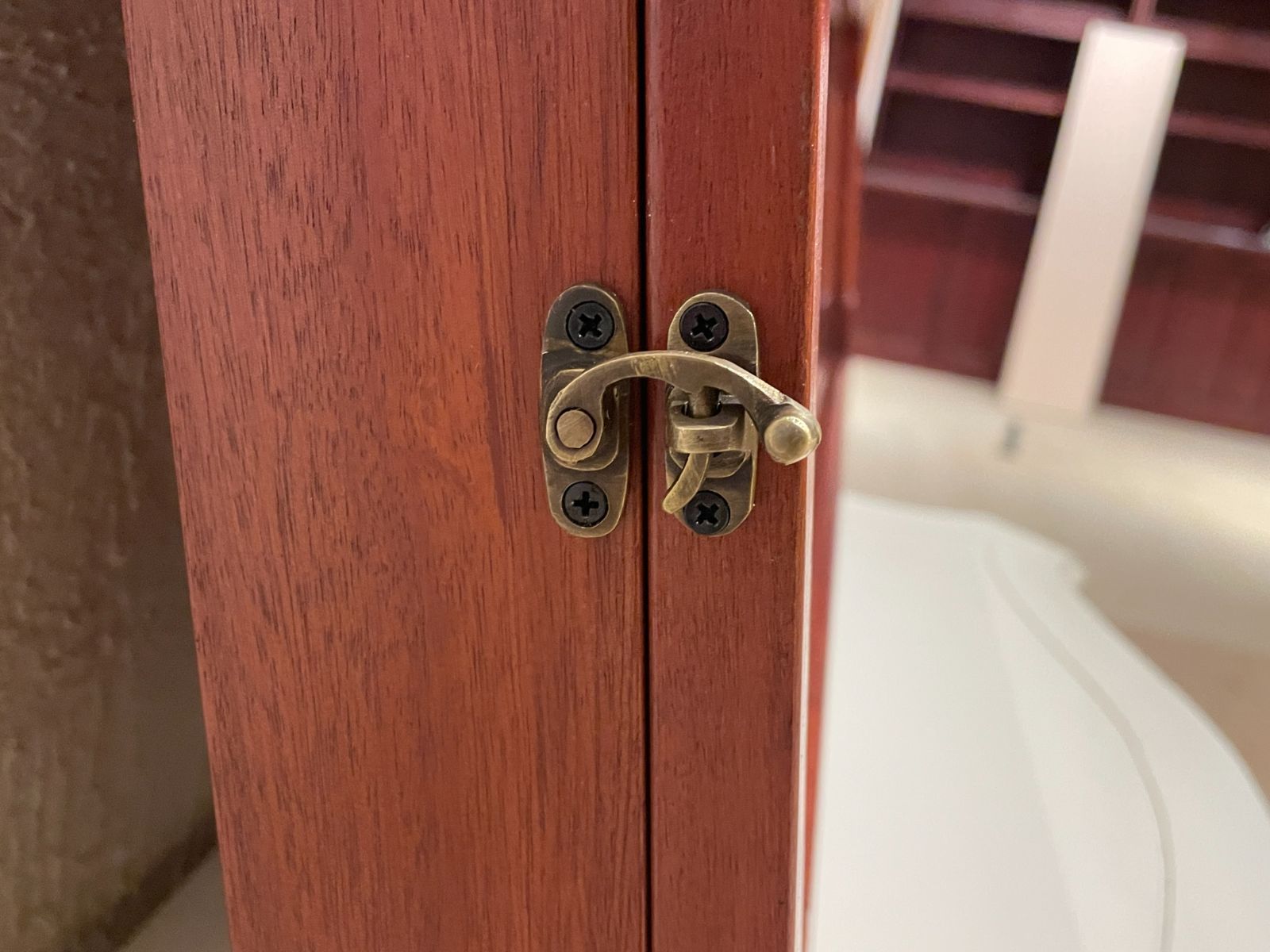 アンティーク調 壁掛けガラス棚 飾り棚 ショーケース she-022-MAH MARWIL-DEMENAGEMENTS_CH