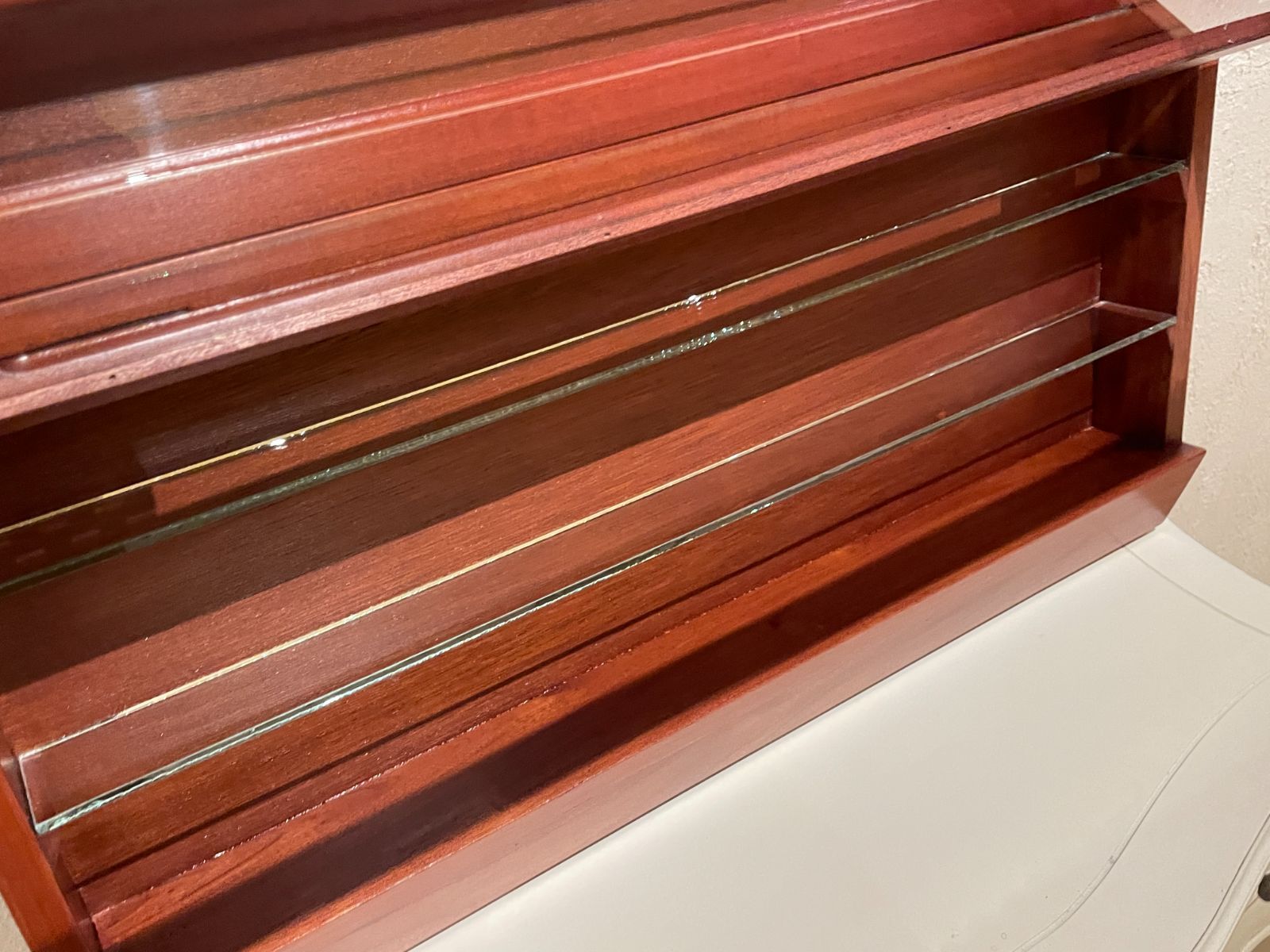 壁掛けガラス棚