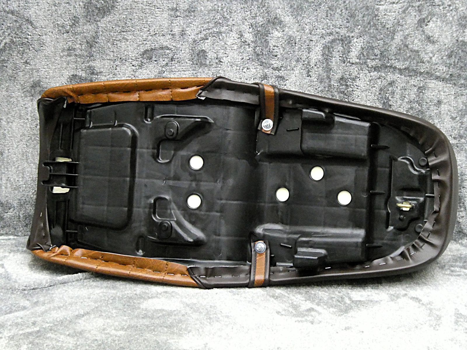 ホーク 黒赤エナ 60cm 三段シート/角タンク ブラック 補強入り