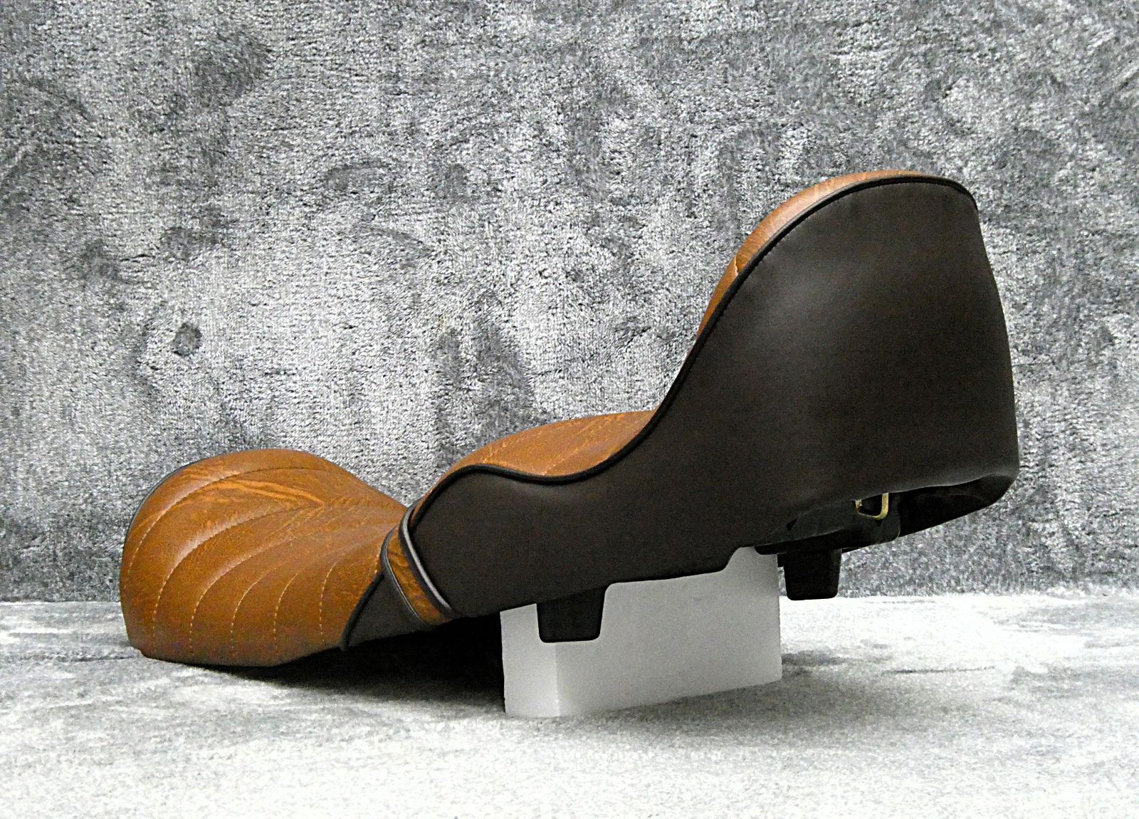 BMW F900R 純正ローシート 品番　52538404285 BMW F900R 純正ローシート 品番 52538404285 BMW F900R 純正ローシート