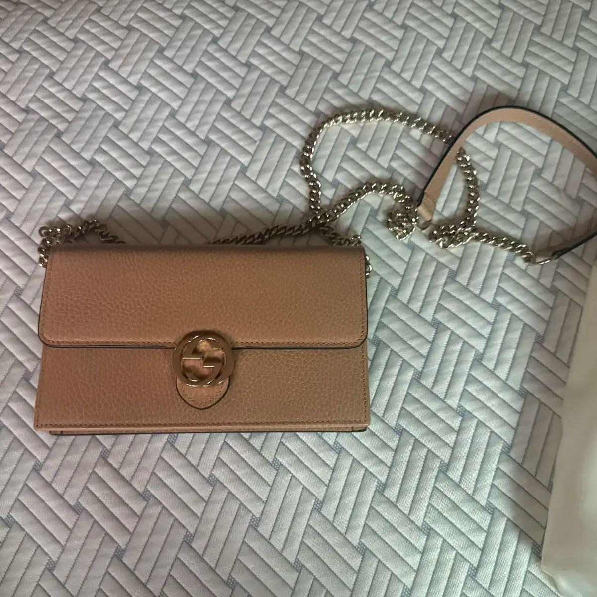 グッチ インターロッキング チェーン ストラップ ウォレット ローズ ベージュ