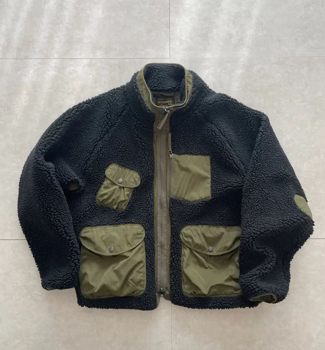 アウトスタンディング フリースジャケット