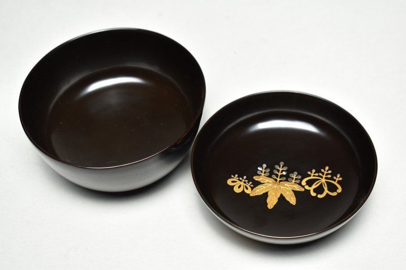 木製黒地 菊桐蒔絵