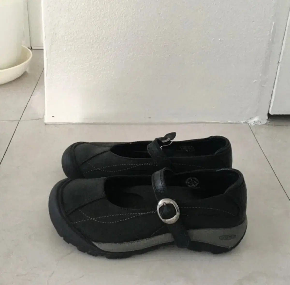 KEEN メリージェーン ブラック シューズ