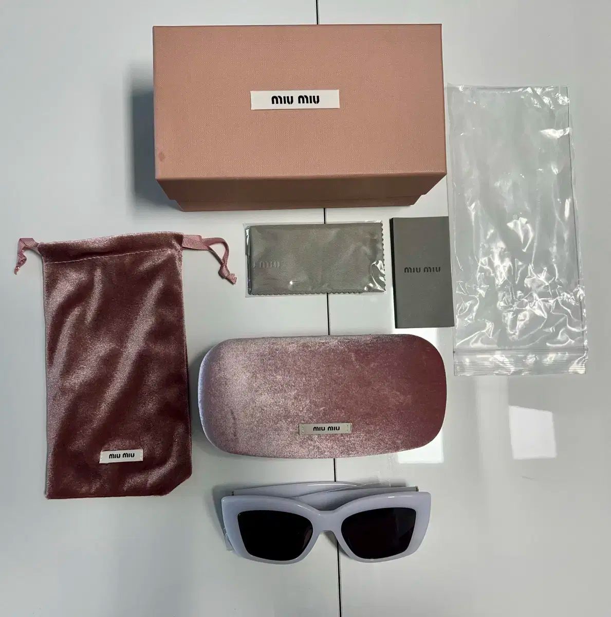 < > ミュウミュウ サングラス フルセット ケース|保証書 含む