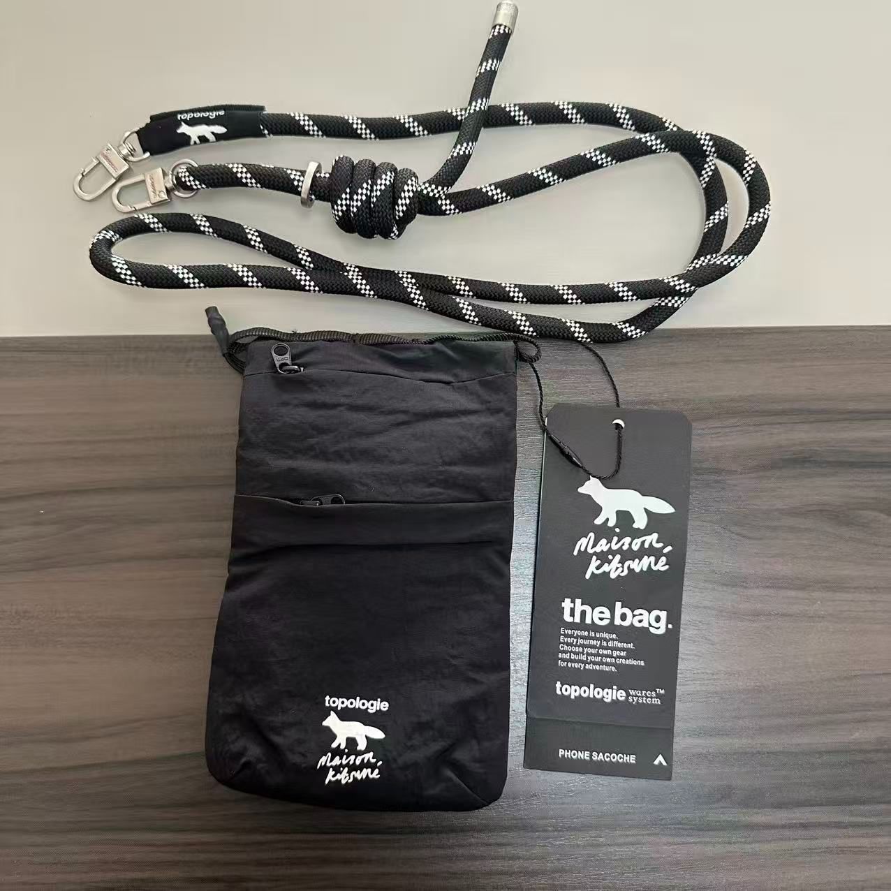 メゾンキツネ Maison Kitsuné x Topologie トポロジー Phone Sacoche