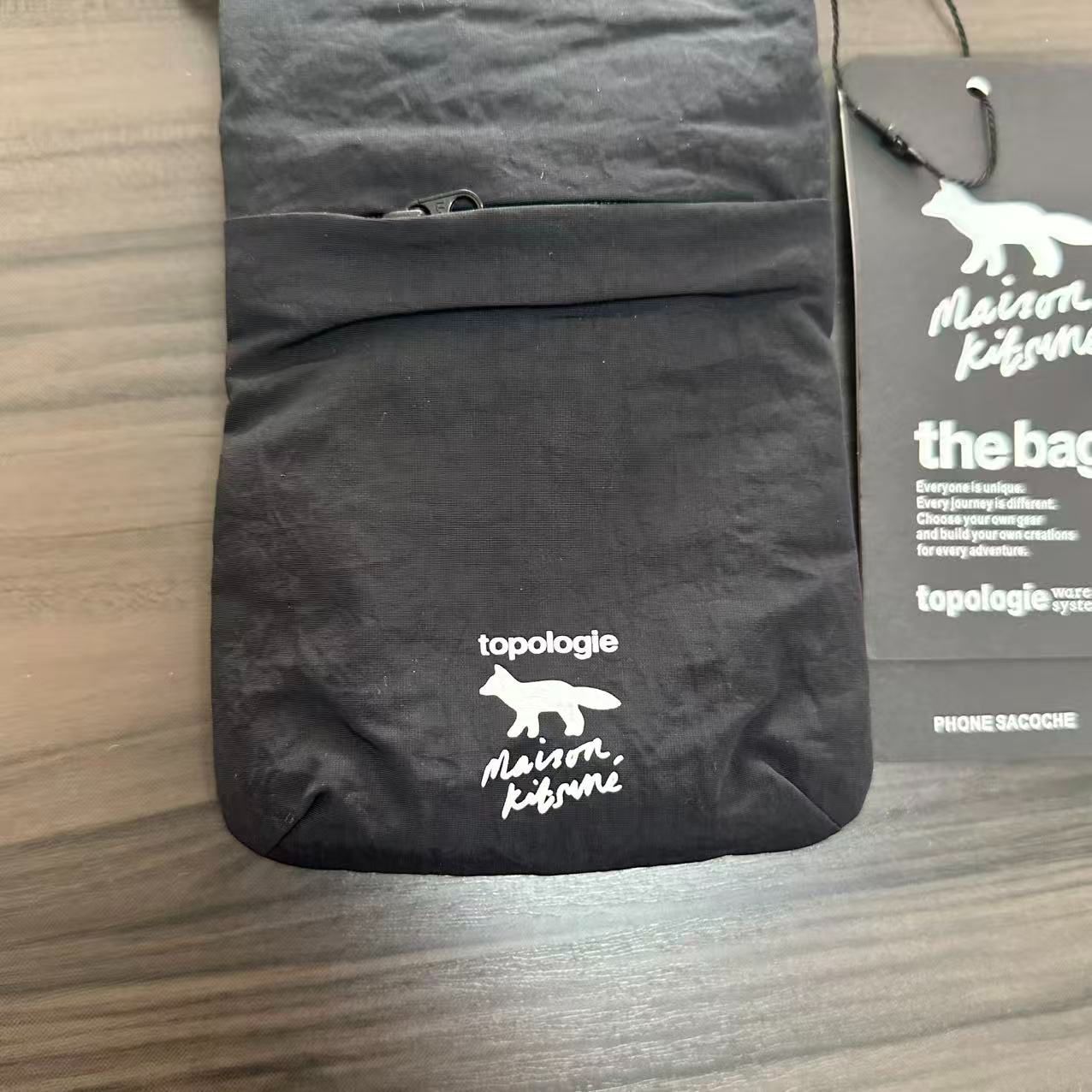 メゾンキツネ Maison Kitsuné x Topologie トポロジー Phone Sacoche