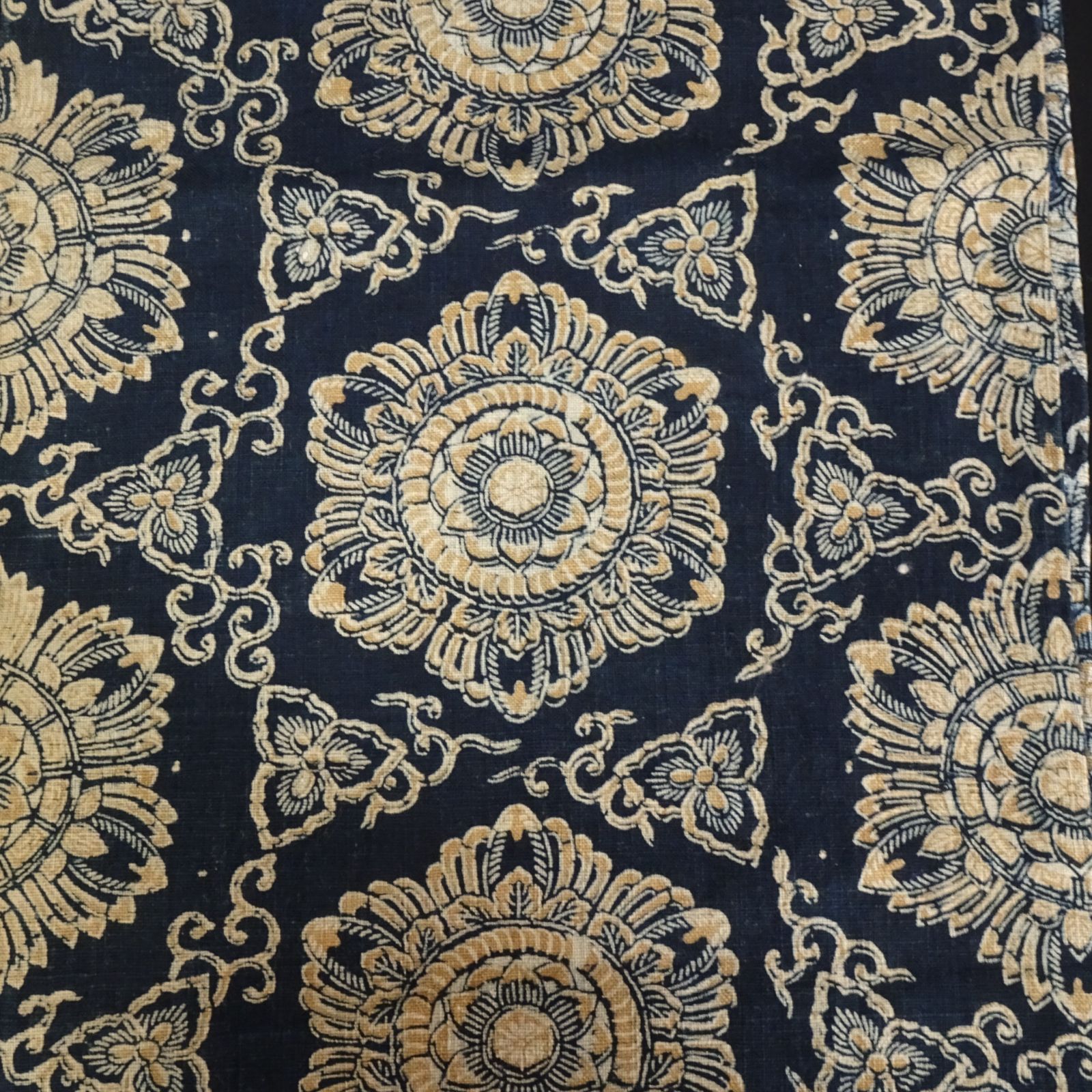 アンティーク 木綿 2色型染め ハギレ 1巾 花 古布 232204