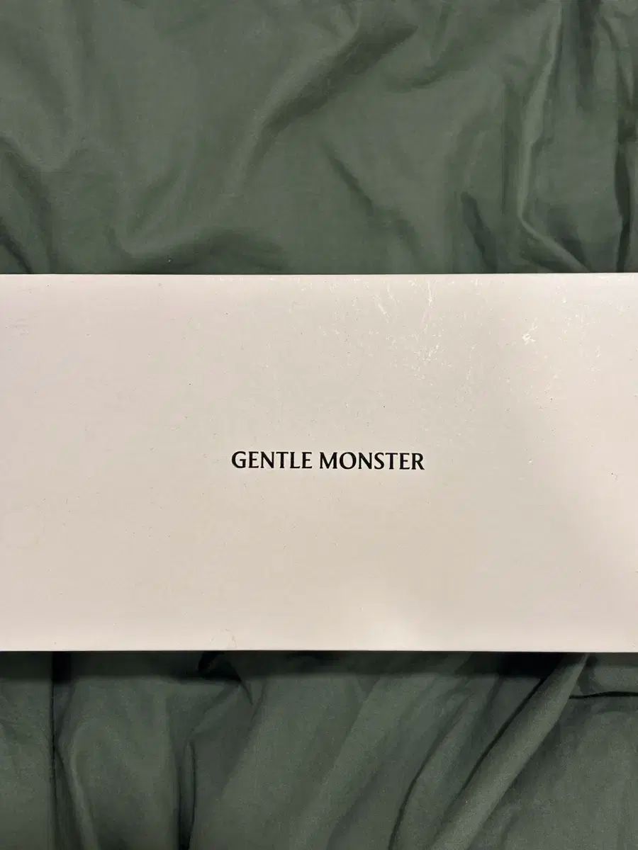 ブラック サングラス