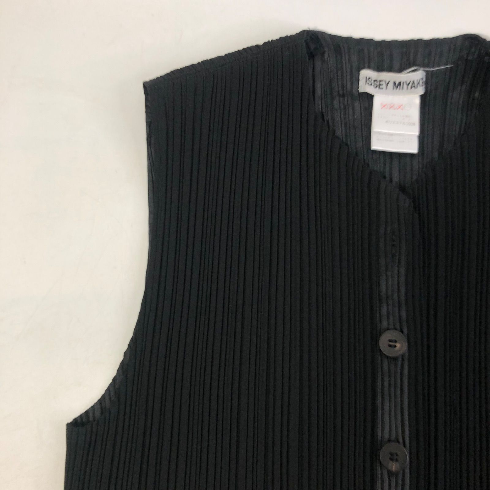  A 1028-3-8 ISSEY MIYAKE イッセイミヤケ ベスト ジレ レディース ブラック IM 71-FE 903 着丈53 cm 身幅43 肩幅36 ベスト ジレ ベスト ジレ ビスチェ