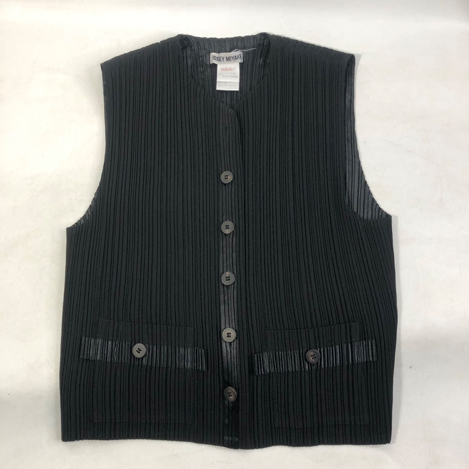 A1028-3-8 ISSEY MIYAKE イッセイミヤケ ベスト ジレ レディース ブラック IM71-FE903 着丈53cm 身幅43cm 肩幅36cm