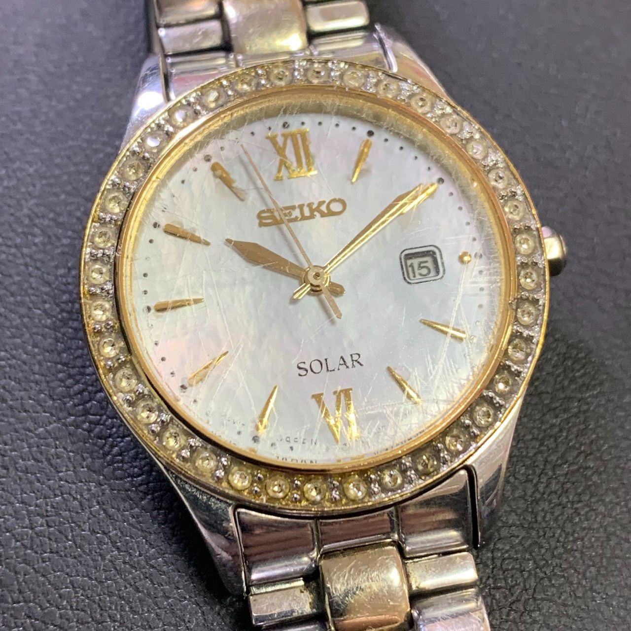 セイコー V137-0AA0 腕時計 レディース 女性用 ソーラーラウンド ゴールド シルバー デイト