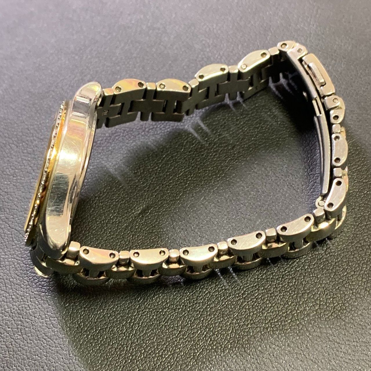 セイコー V137-0AA0 腕時計 レディース 女性用 ソーラーラウンド ゴールド シルバー デイト