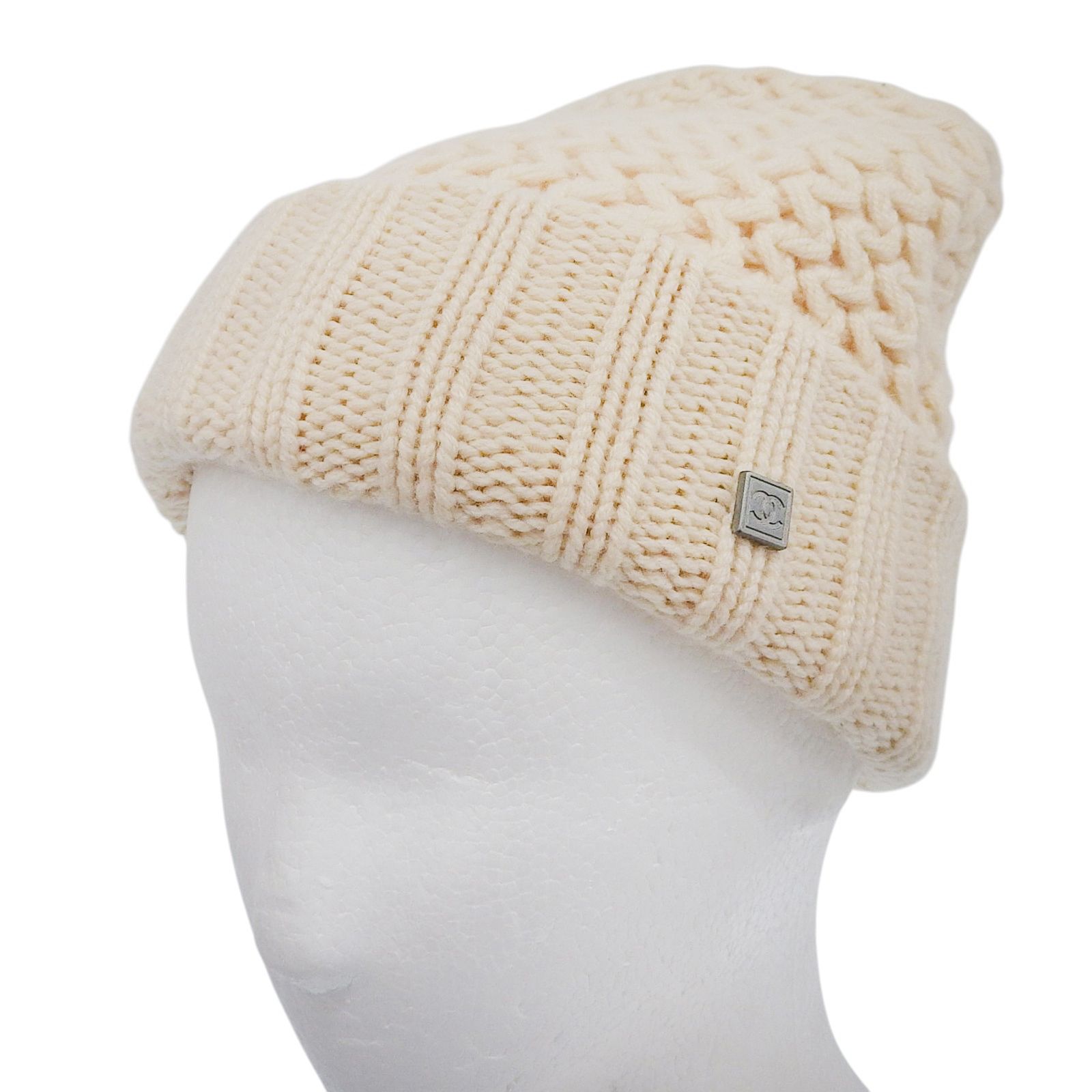 ▲CHANEL シャネル SPORTS カシミヤ100％ ココマークプレート ニット帽 ニットキャップ アイボリー スコットランド製 レディース