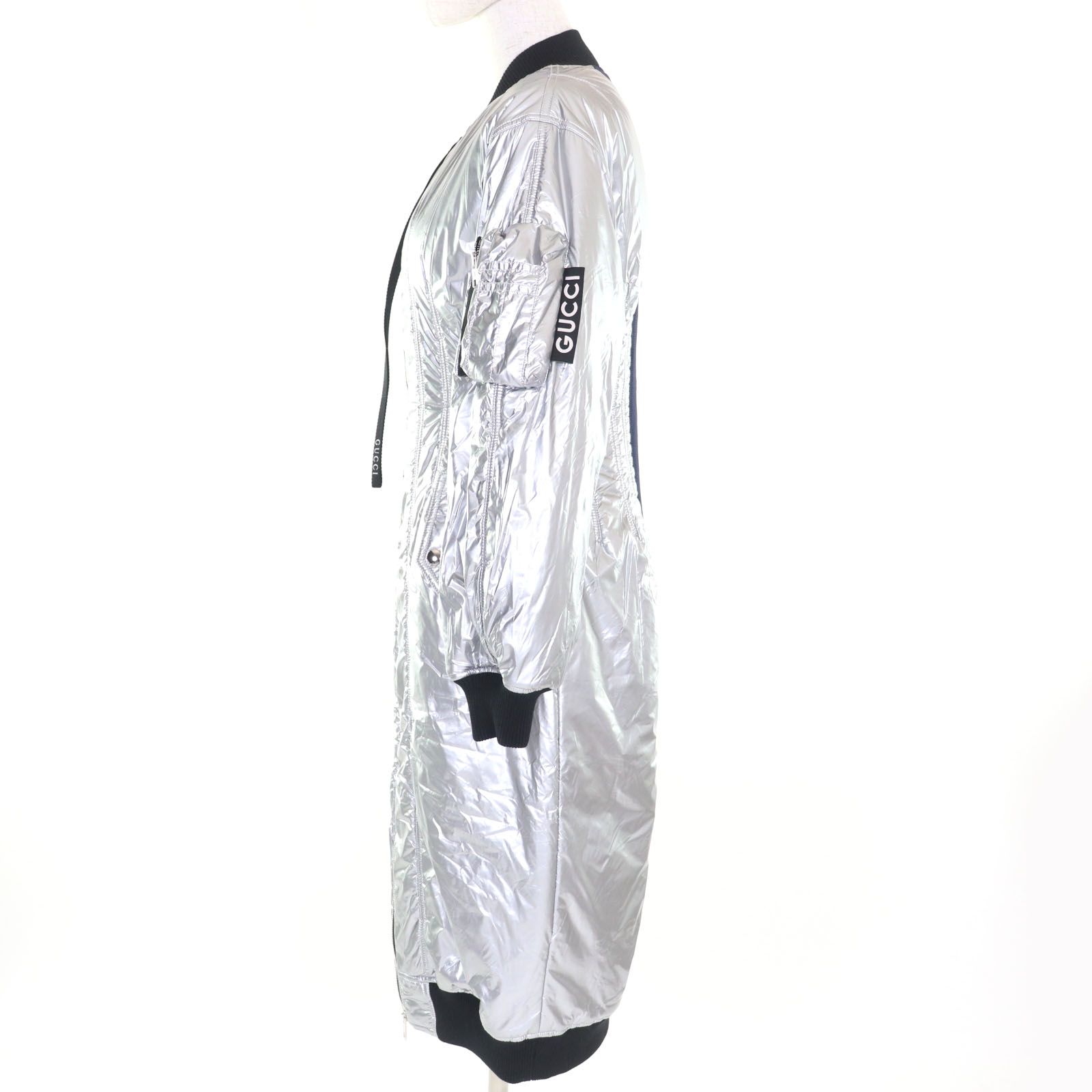GUCCI グッチ 24SS リゾート メタリック ランウェイ着用 ジップアップ ロング コート シルバー 36 ハンガー付き イタリア製 レディース