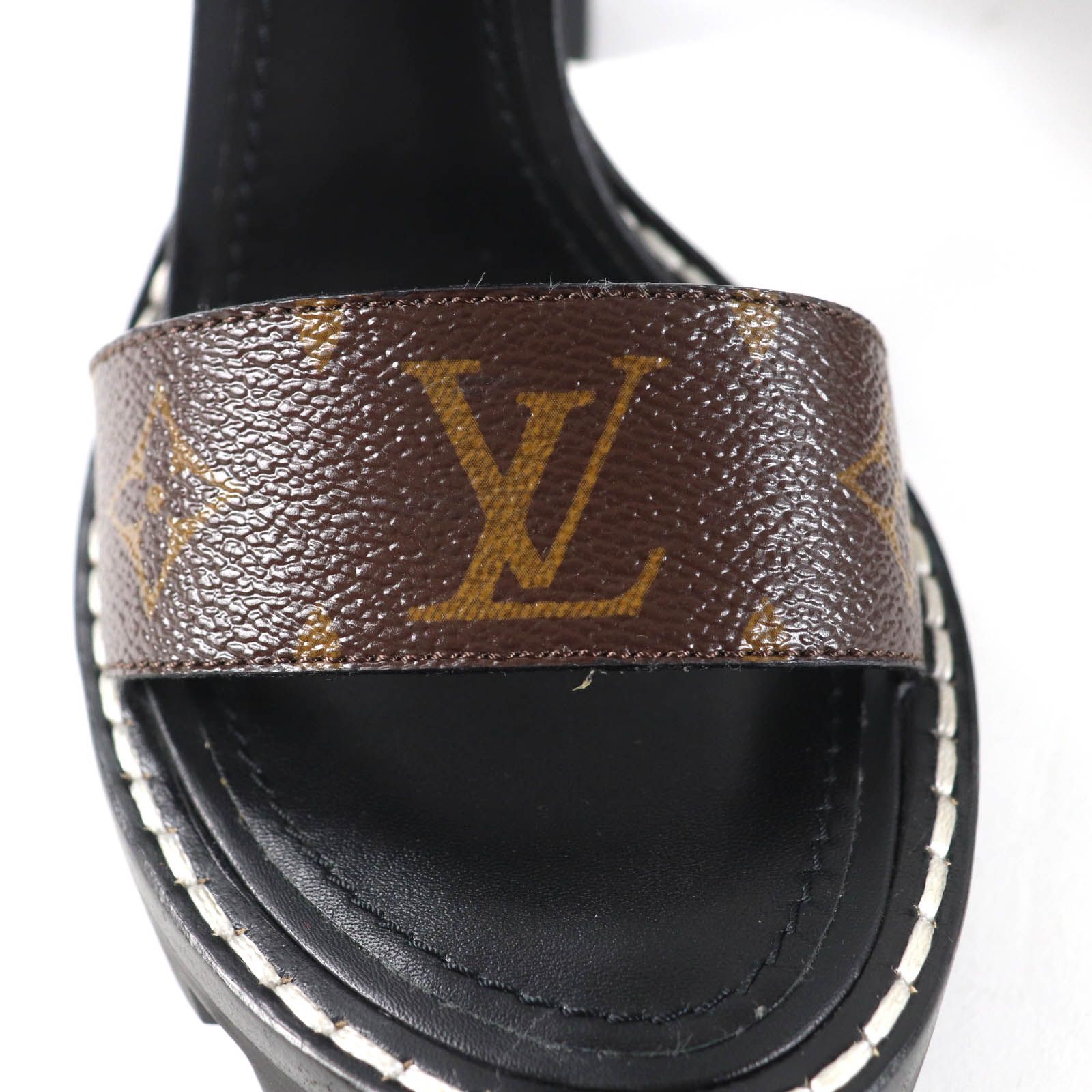 モノグラムキャンバス