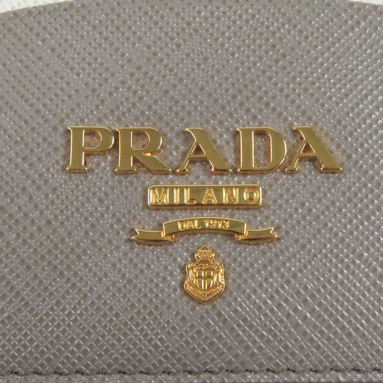 極美品□PRADA プラダ 1MC025 サフィアーノレザー メタルロゴ パス  