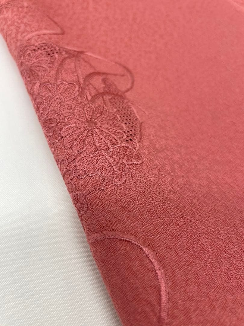 付け下げ 刺繍 紋意匠 八掛付き 正絹 反物 - メルカリ