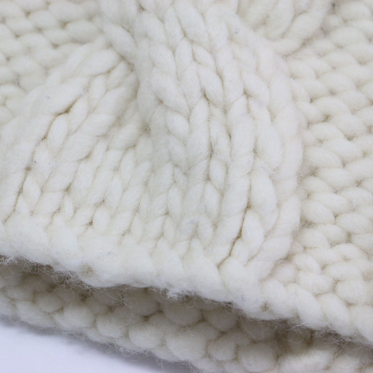 オーソドックスな Oblada オブラダ ベスト オフホワイト 白 サイズ | 24秋冬 ケーブル編み ニット ベスト | CARROLL VEST | ショート丈 クルーネック ローゲージ ウール | トップス セーター レディース