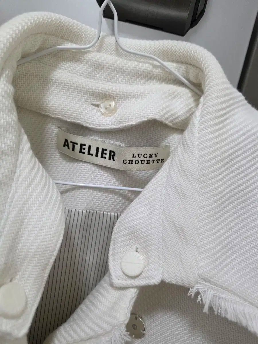 55 アトリエ ラッキーシュエトゥ ショールT 白 ツイード ジャケット